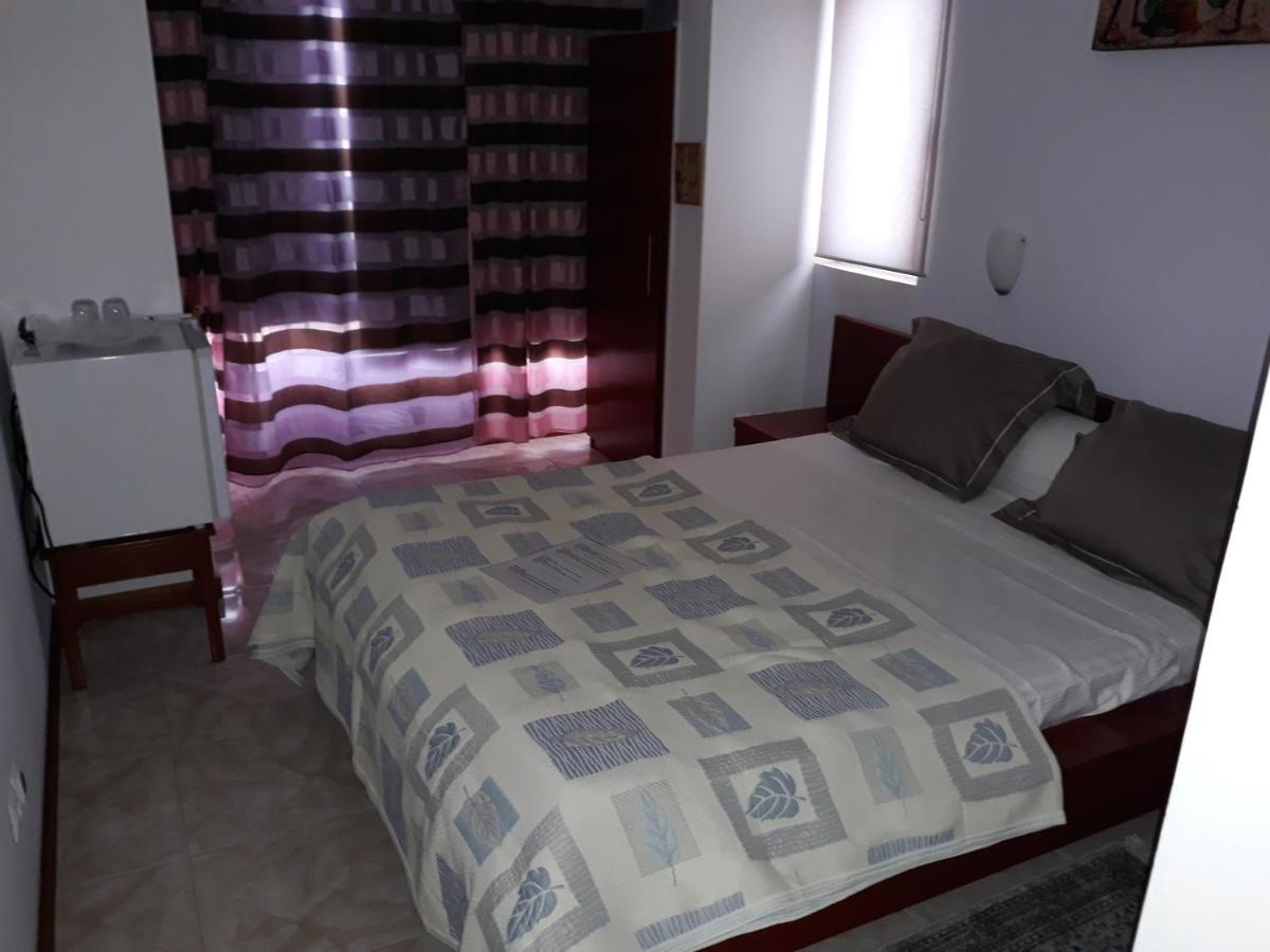 Yria Residencial Bed & Breakfast Porto Novo Exterior foto