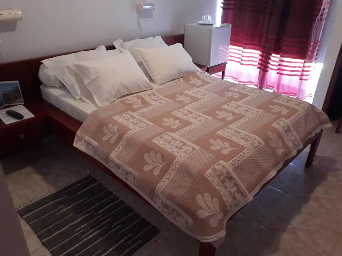 Yria Residencial Bed & Breakfast Porto Novo Exterior foto