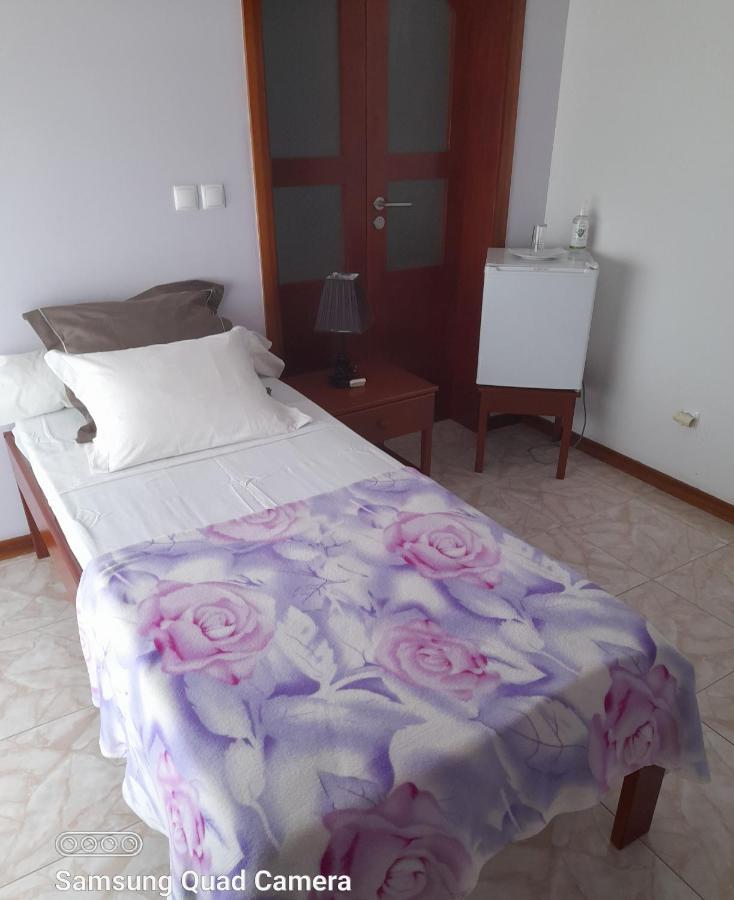 Yria Residencial Bed & Breakfast Porto Novo Cameră foto