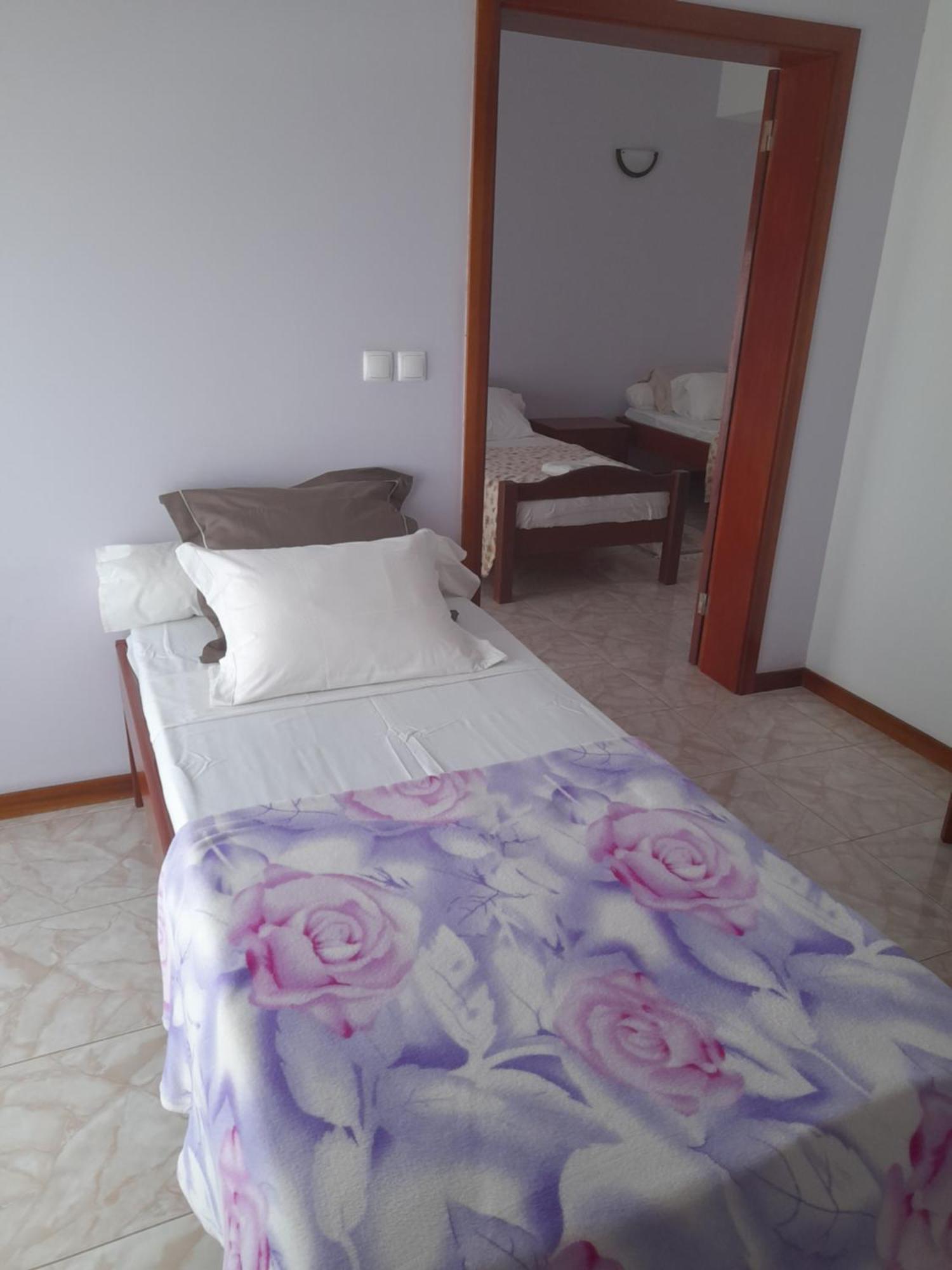 Yria Residencial Bed & Breakfast Porto Novo Cameră foto