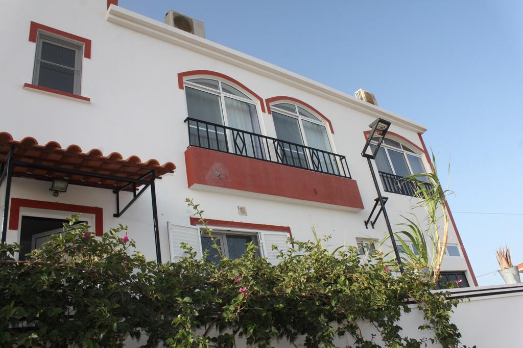 Yria Residencial Bed & Breakfast Porto Novo Exterior foto