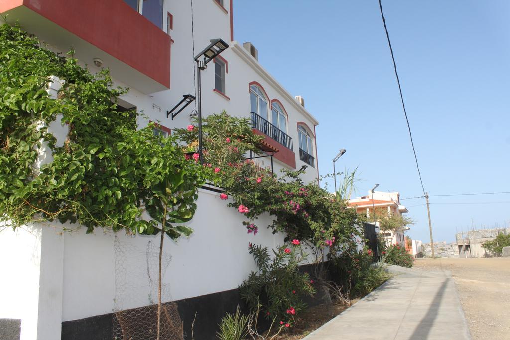 Yria Residencial Bed & Breakfast Porto Novo Exterior foto