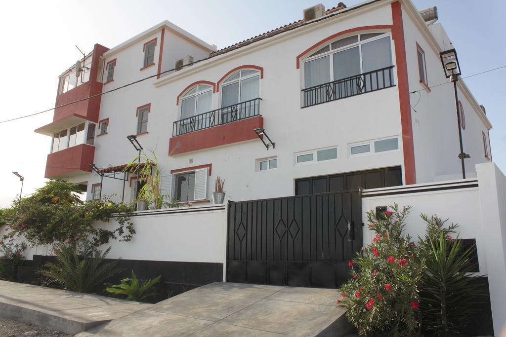 Yria Residencial Bed & Breakfast Porto Novo Exterior foto